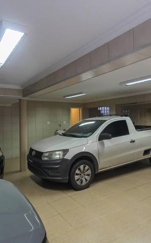 Casa à venda com 500m², 3 quartos e 5 vagas Casa à venda com 500m², 3 quartos e 5 vagasGaragem