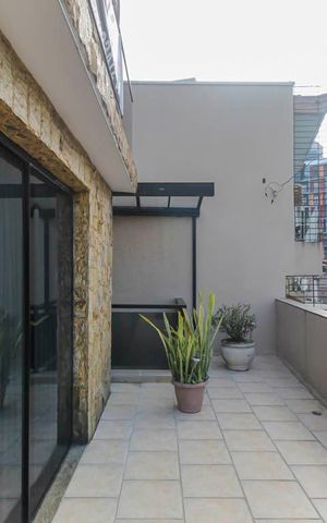 Casa à venda com 500m², 3 quartos e 5 vagas Casa à venda com 500m², 3 quartos e 5 vagasVaranda da Sala