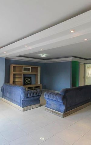 Casa à venda com 500m², 3 quartos e 5 vagas Casa à venda com 500m², 3 quartos e 5 vagasSala