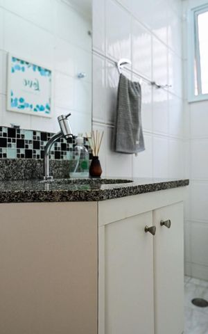 Casa de condomínio à venda com 168m², 3 quartos e 2 vagasLavabo
