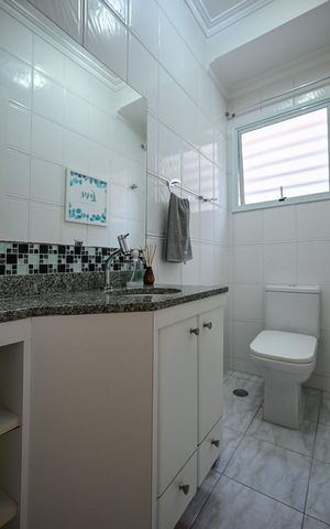 Casa de condomínio à venda com 168m², 3 quartos e 2 vagasLavabo