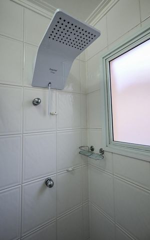 Casa de condomínio à venda com 168m², 3 quartos e 2 vagasChuveiro do Banheiro 