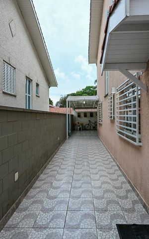 Casa de condomínio à venda com 168m², 3 quartos e 2 vagasCorredor Externo