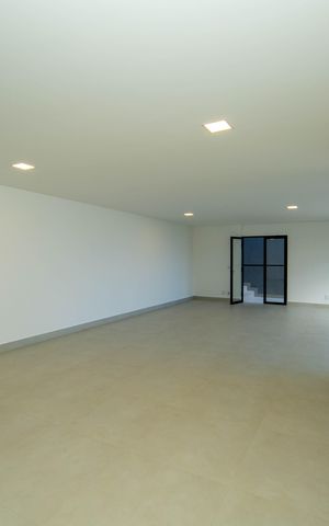 Casa à venda com 623m², 5 quartos e 4 vagasSALA