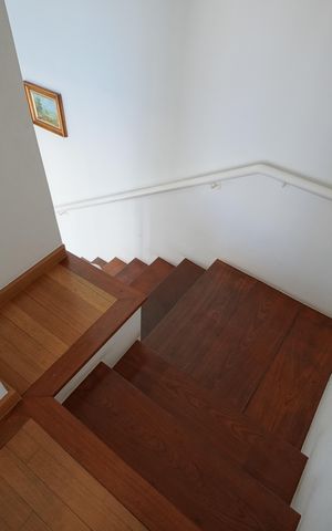 Apartamento à venda com 260m², 4 quartos e 4 vagasEscada