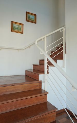 Apartamento à venda com 260m², 4 quartos e 4 vagasEscada