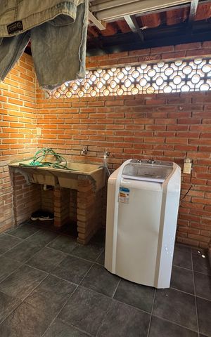 Casa à venda com 290m², 2 quartos e 3 vagas Casa à venda com 290m², 2 quartos e 3 vagasÁrea de Serviço - Casa 2