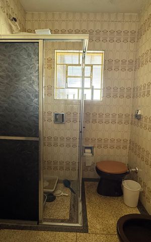 Casa à venda com 290m², 2 quartos e 3 vagas Casa à venda com 290m², 2 quartos e 3 vagasBanheiro 1 - Casa 2