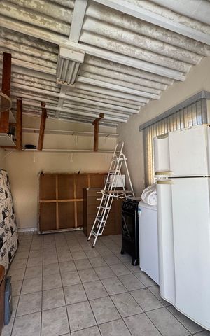 Casa à venda com 290m², 2 quartos e 3 vagas Casa à venda com 290m², 2 quartos e 3 vagasDeposito