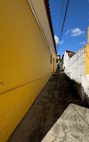Casa à venda com 290m², 2 quartos e 3 vagas Casa à venda com 290m², 2 quartos e 3 vagasCorredor