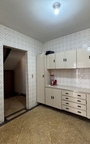 Casa à venda com 290m², 2 quartos e 3 vagas Casa à venda com 290m², 2 quartos e 3 vagasCozinha - Casa 2
