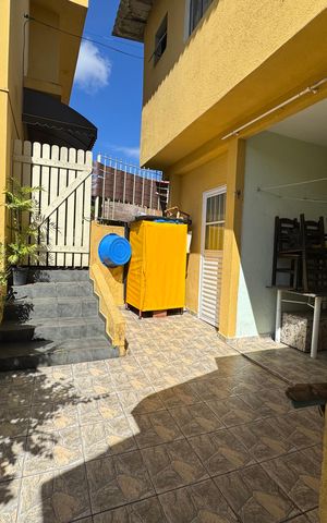 Casa à venda com 290m², 2 quartos e 3 vagas Casa à venda com 290m², 2 quartos e 3 vagasQuintal
