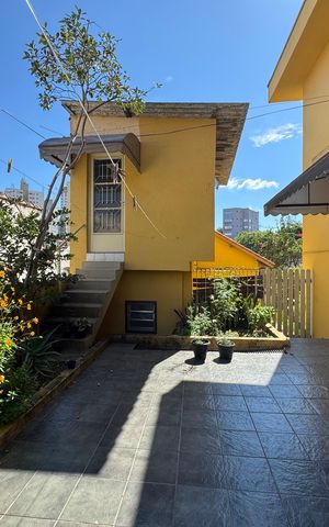 Casa à venda com 290m², 2 quartos e 3 vagas Casa à venda com 290m², 2 quartos e 3 vagasQuintal