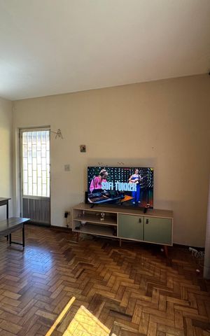 Casa à venda com 290m², 2 quartos e 3 vagas Casa à venda com 290m², 2 quartos e 3 vagasSala - Casa 2