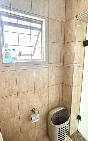 Casa à venda com 125m², 2 quartos e 2 vagas Casa à venda com 125m², 2 quartos e 2 vagasBanheiro do Quarto 1