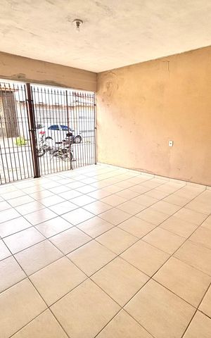 Casa à venda com 125m², 2 quartos e 2 vagas Casa à venda com 125m², 2 quartos e 2 vagasGaragem