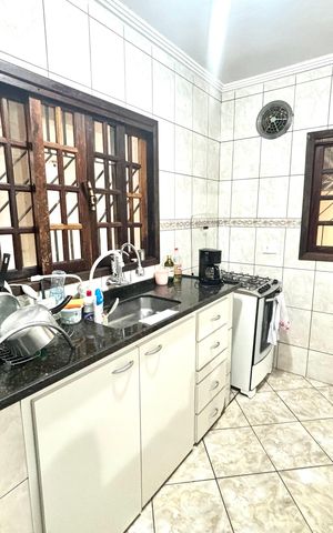 Casa à venda com 125m², 2 quartos e 2 vagas Casa à venda com 125m², 2 quartos e 2 vagascozinha
