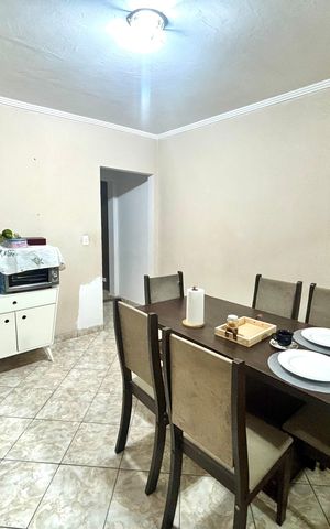 Casa à venda com 125m², 2 quartos e 2 vagas Casa à venda com 125m², 2 quartos e 2 vagasSala de Jantar