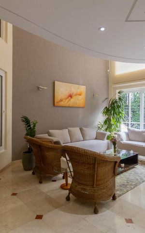 Casa à venda com 330m², 3 quartos e 4 vagasSala
