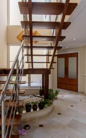 Casa à venda com 330m², 3 quartos e 4 vagasSala