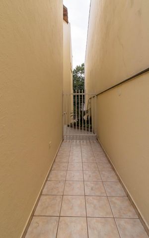 Casa à venda com 330m², 3 quartos e 4 vagasCorredor Lateral