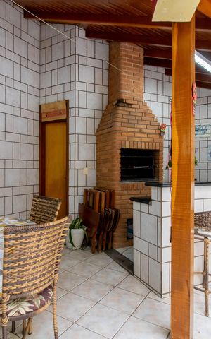 Casa à venda com 330m², 3 quartos e 4 vagasArea Externa