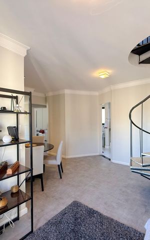 Apartamento à venda com 120m², 2 quartos e 2 vagas Apartamento à venda com 120m², 2 quartos e 2 vagasSala