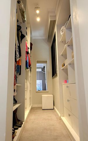 Apartamento à venda com 120m², 2 quartos e 2 vagas Apartamento à venda com 120m², 2 quartos e 2 vagasCloset