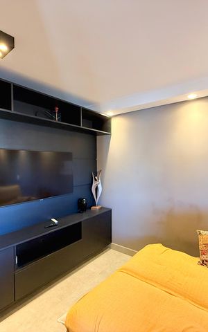 Apartamento à venda com 120m², 2 quartos e 2 vagas Apartamento à venda com 120m², 2 quartos e 2 vagasSala