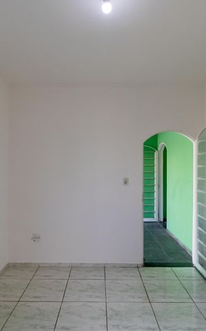 Casa à venda com 140m², 4 quartos e 3 vagas Casa à venda com 140m², 4 quartos e 3 vagasSala da casa 01