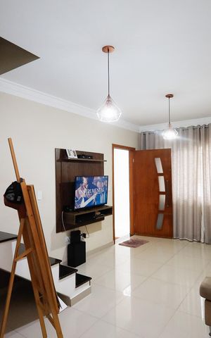 Casa à venda com 220m², 3 quartos e 2 vagas Casa à venda com 220m², 3 quartos e 2 vagasSala