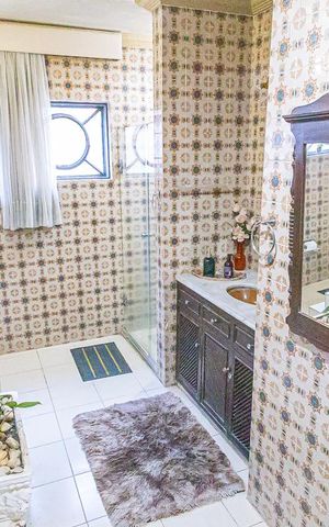 Casa à venda com 360m², 5 quartos e 3 vagas Casa à venda com 360m², 5 quartos e 3 vagasBanheiro