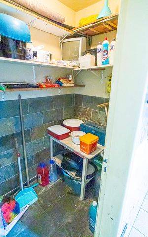 Casa à venda com 360m², 5 quartos e 3 vagas Casa à venda com 360m², 5 quartos e 3 vagasDispensa