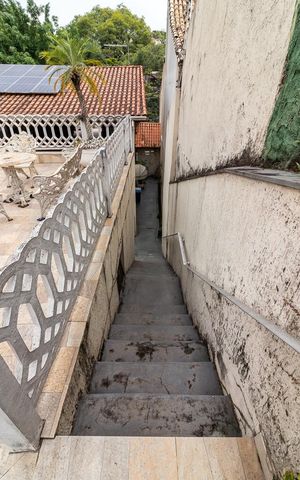 Casa à venda com 500m², 3 quartos e 3 vagasEscada da Piscina