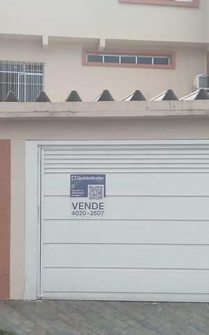 Casa à venda com 125m², 3 quartos e 2 vagas Casa à venda com 125m², 3 quartos e 2 vagasFachada