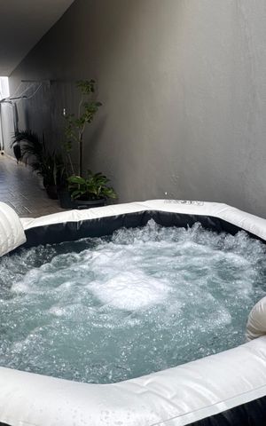 Casa à venda com 280m², 3 quartos e 3 vagas Casa à venda com 280m², 3 quartos e 3 vagasPiscina