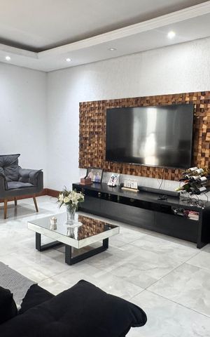 Casa à venda com 280m², 3 quartos e 3 vagas Casa à venda com 280m², 3 quartos e 3 vagasSala