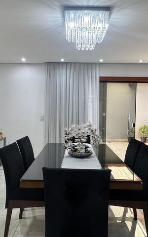 Casa à venda com 280m², 3 quartos e 3 vagas Casa à venda com 280m², 3 quartos e 3 vagasSala de Jantar