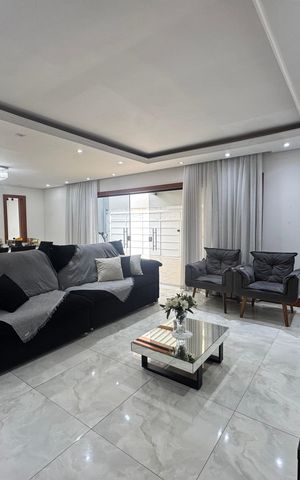 Casa à venda com 280m², 3 quartos e 3 vagas Casa à venda com 280m², 3 quartos e 3 vagasSala
