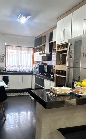 Casa à venda com 280m², 3 quartos e 3 vagas Casa à venda com 280m², 3 quartos e 3 vagasCozinha