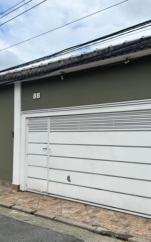 Casa à venda com 280m², 3 quartos e 3 vagas Casa à venda com 280m², 3 quartos e 3 vagasPortao