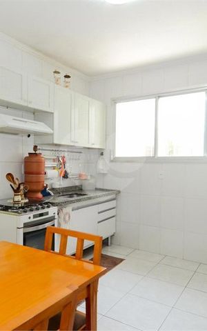 Casa à venda com 164m², 4 quartos e 2 vagas