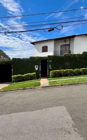 Casa à venda com 390m², 4 quartos e 5 vagas Casa à venda com 390m², 4 quartos e 5 vagasFachada da casa