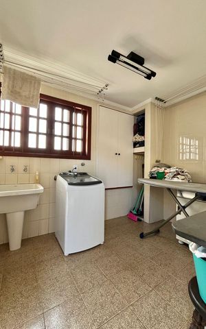 Casa à venda com 390m², 4 quartos e 5 vagas Casa à venda com 390m², 4 quartos e 5 vagasÁrea de Serviço