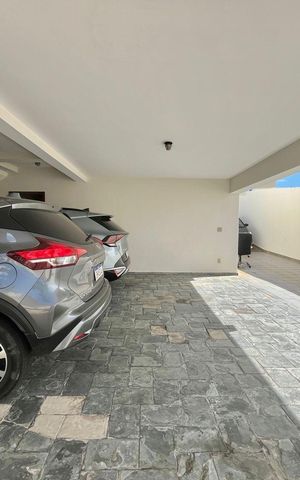 Casa à venda com 390m², 4 quartos e 5 vagas Casa à venda com 390m², 4 quartos e 5 vagasGaragem