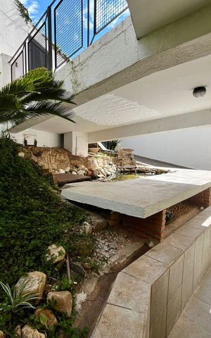 Casa à venda com 390m², 4 quartos e 5 vagas Casa à venda com 390m², 4 quartos e 5 vagasQuintal