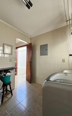 Casa à venda com 390m², 4 quartos e 5 vagas Casa à venda com 390m², 4 quartos e 5 vagasÁrea de Serviço