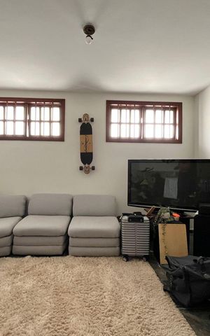 Casa à venda com 390m², 4 quartos e 5 vagas Casa à venda com 390m², 4 quartos e 5 vagasSala de TV