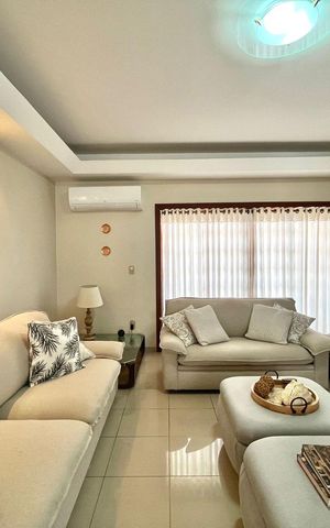 Casa à venda com 390m², 4 quartos e 5 vagas Casa à venda com 390m², 4 quartos e 5 vagasSala