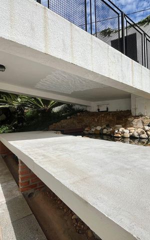 Casa à venda com 390m², 4 quartos e 5 vagas Casa à venda com 390m², 4 quartos e 5 vagasQuintal